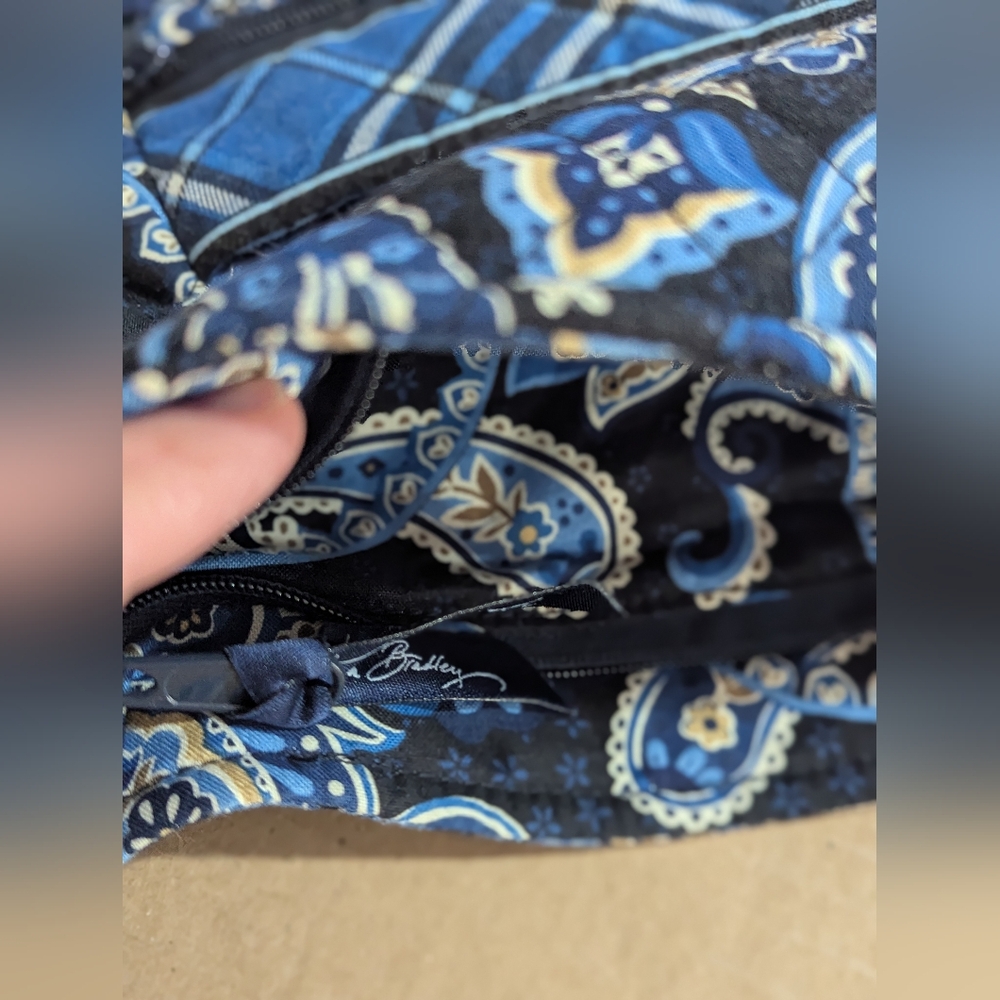 Vera Bradley Retired Windsor Navy Blue Paisley adjustable strap Crossbody Bag - Picture 5 of 9